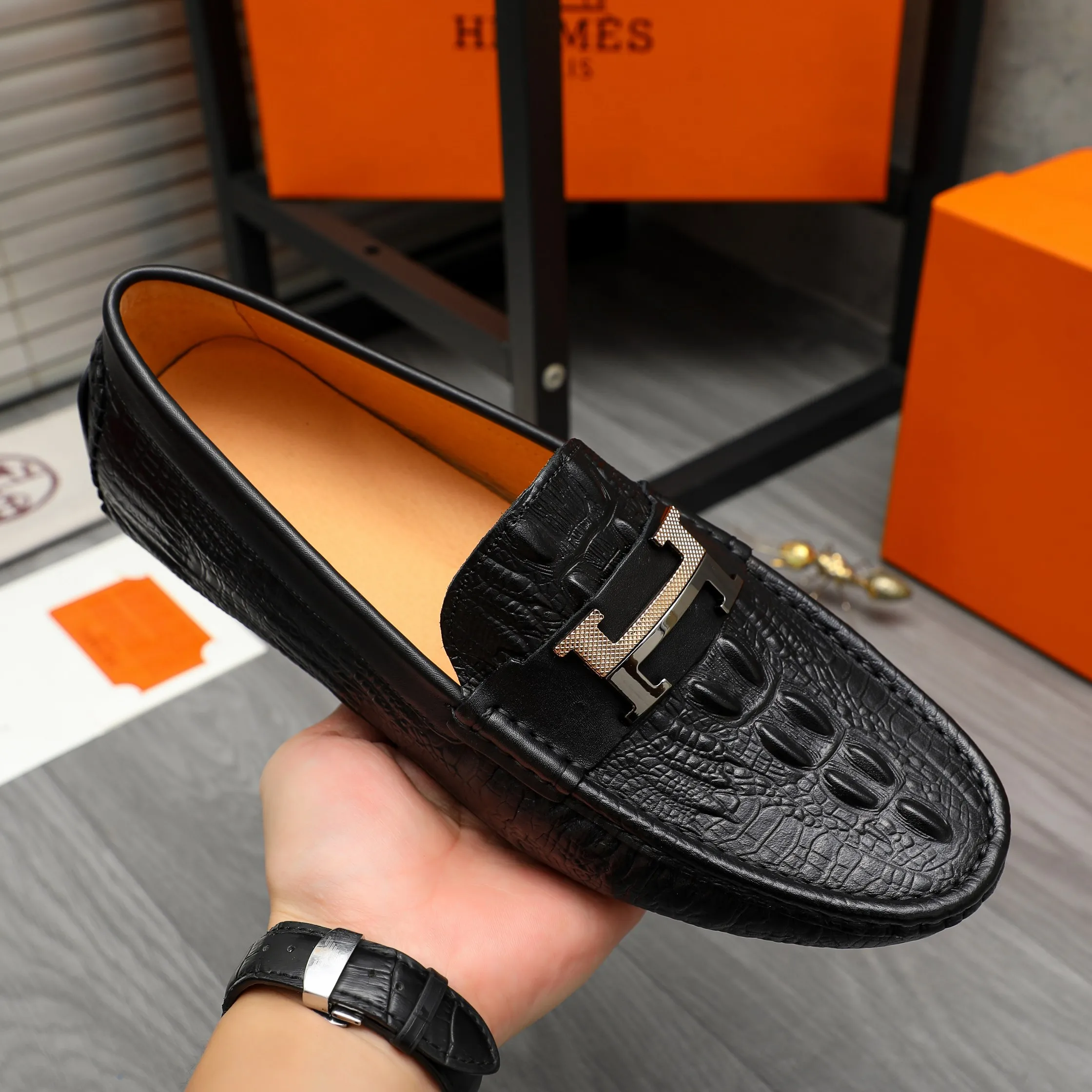 Men's shoes 💰380 Product trademark: HERMES "Hermès" casual slip-on shoes Regular size: 38-45 (45 is custom-made and non-returnable) Product materials: Selected embossed cowhide upper, pigskin lining, rubber outsole